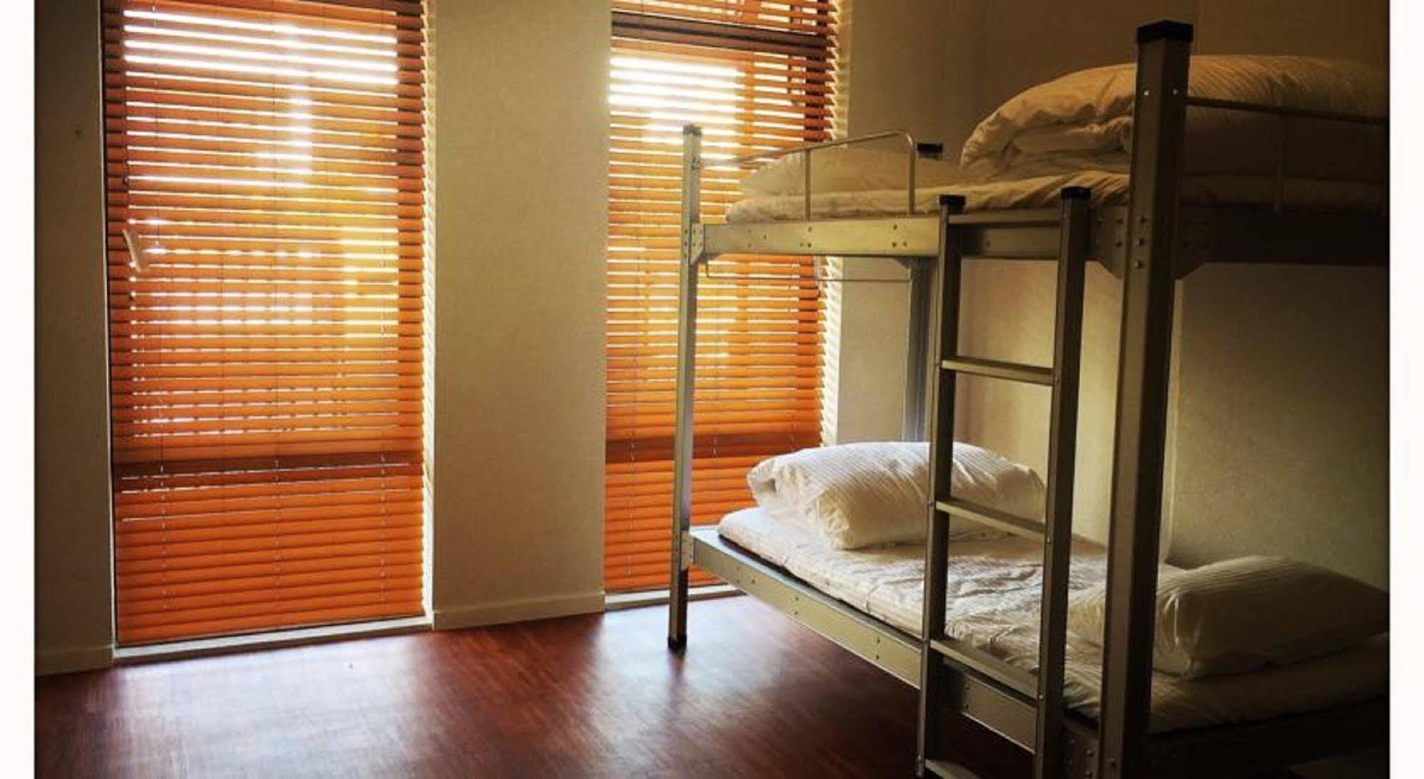 Downtown Backpackers Hostel Perth - Note - Valid Passport Required For Check In ภายนอก รูปภาพ